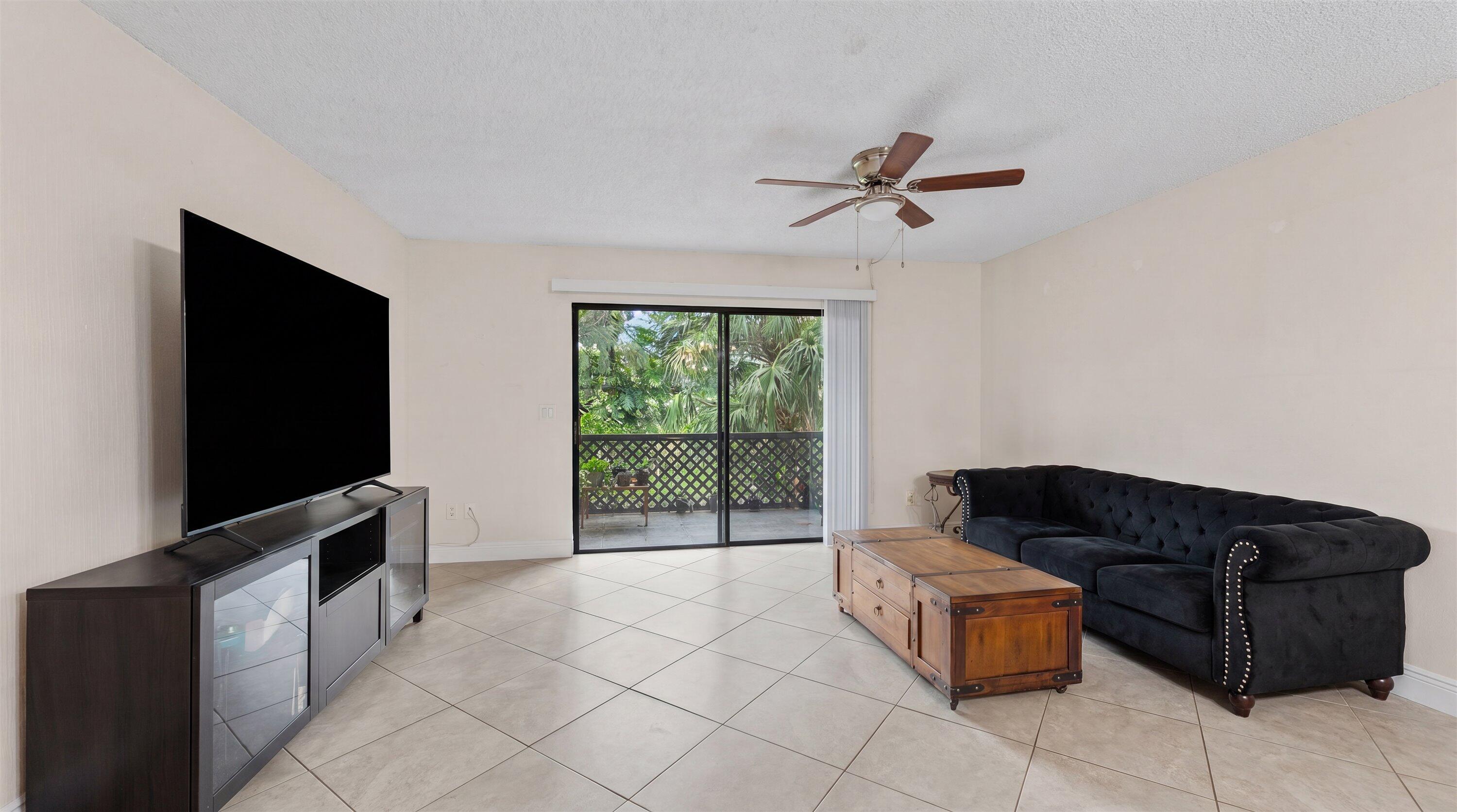1303 Lakeview E