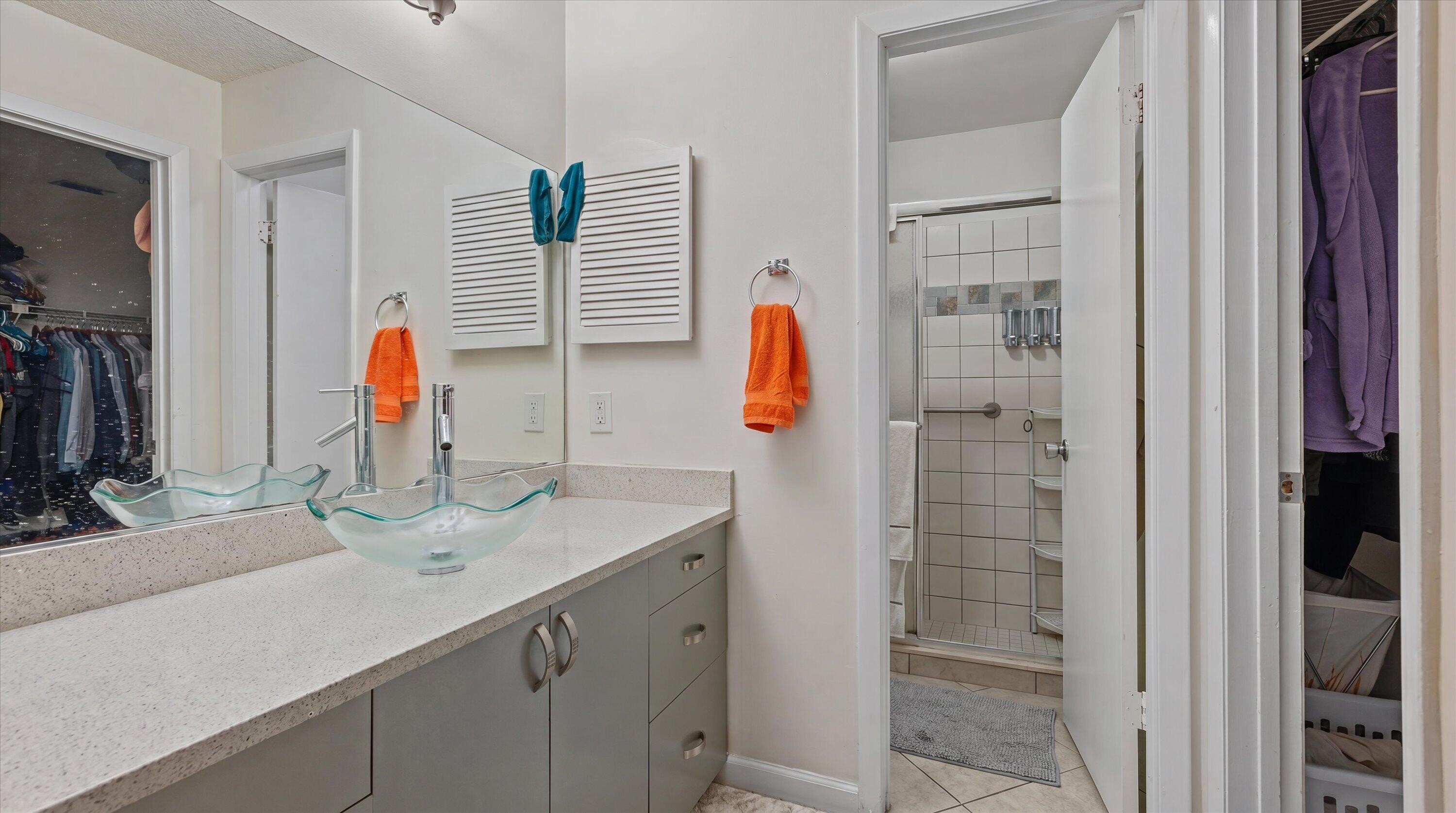 1303 Lakeview E