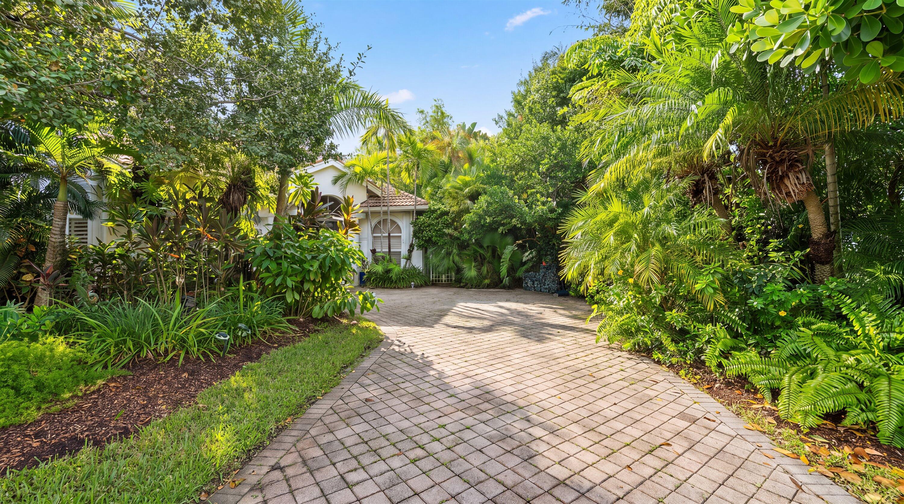 2741 TWIN OAKS Way