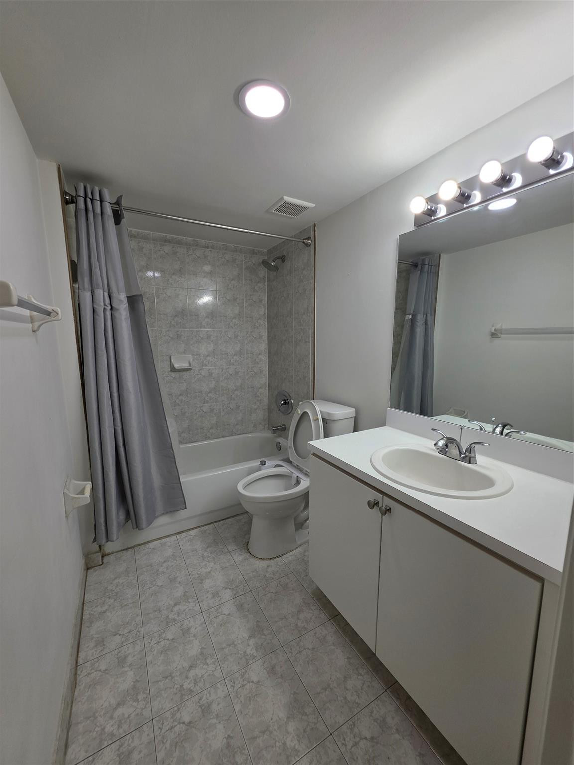 9470 Tangerine Place 208