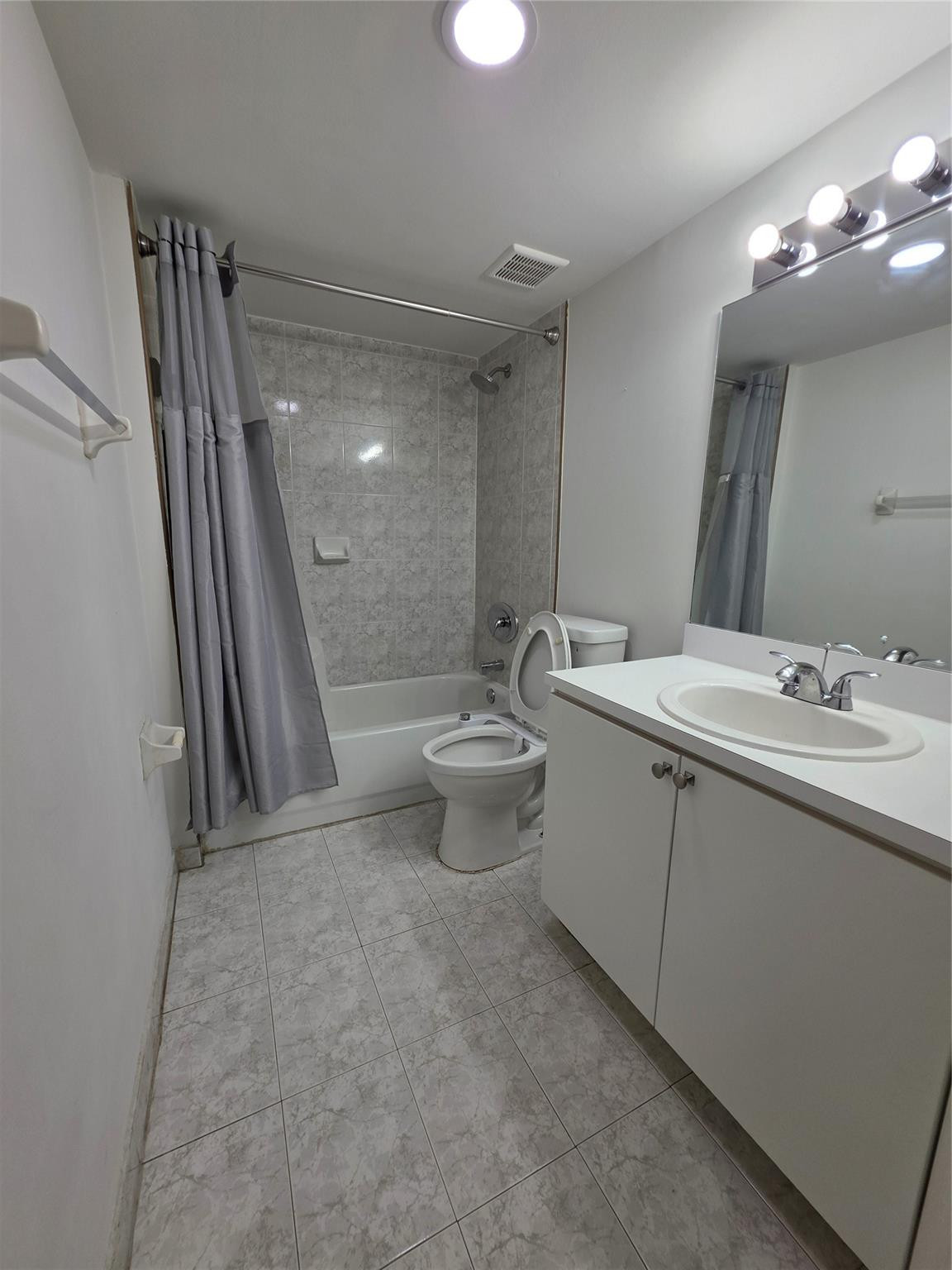 9470 Tangerine Place 208