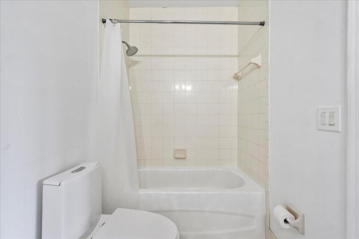 1049 Golden Lakes Boulevard Unit: 124