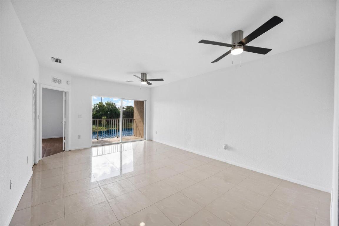 1049 Golden Lakes Boulevard Unit: 124