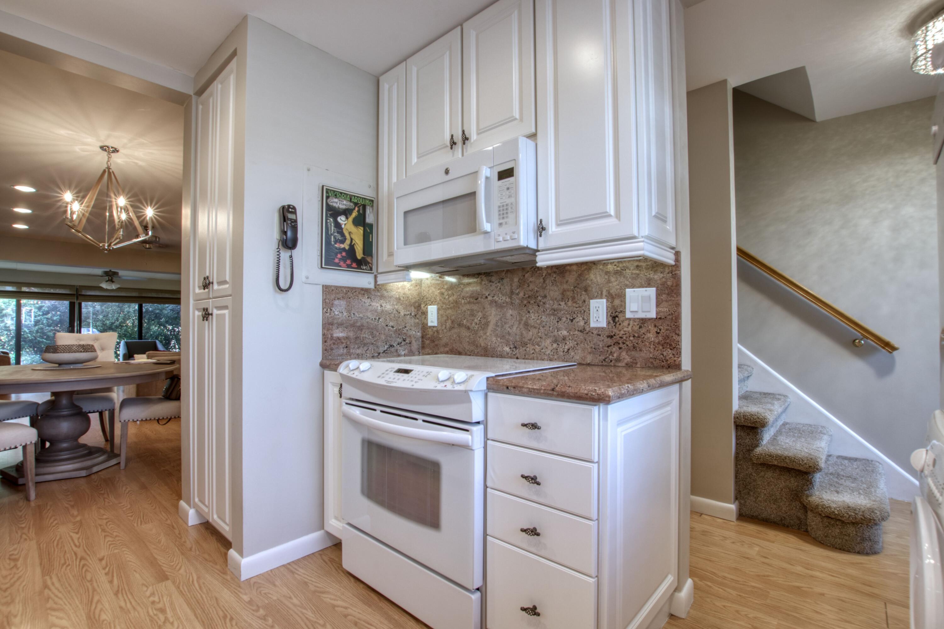 4314 Fountains Drive 4314