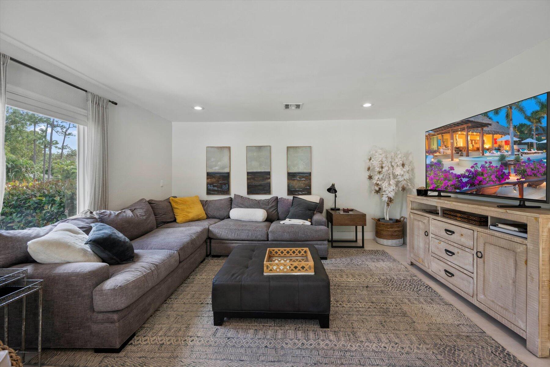 11459 Hawk Hollow