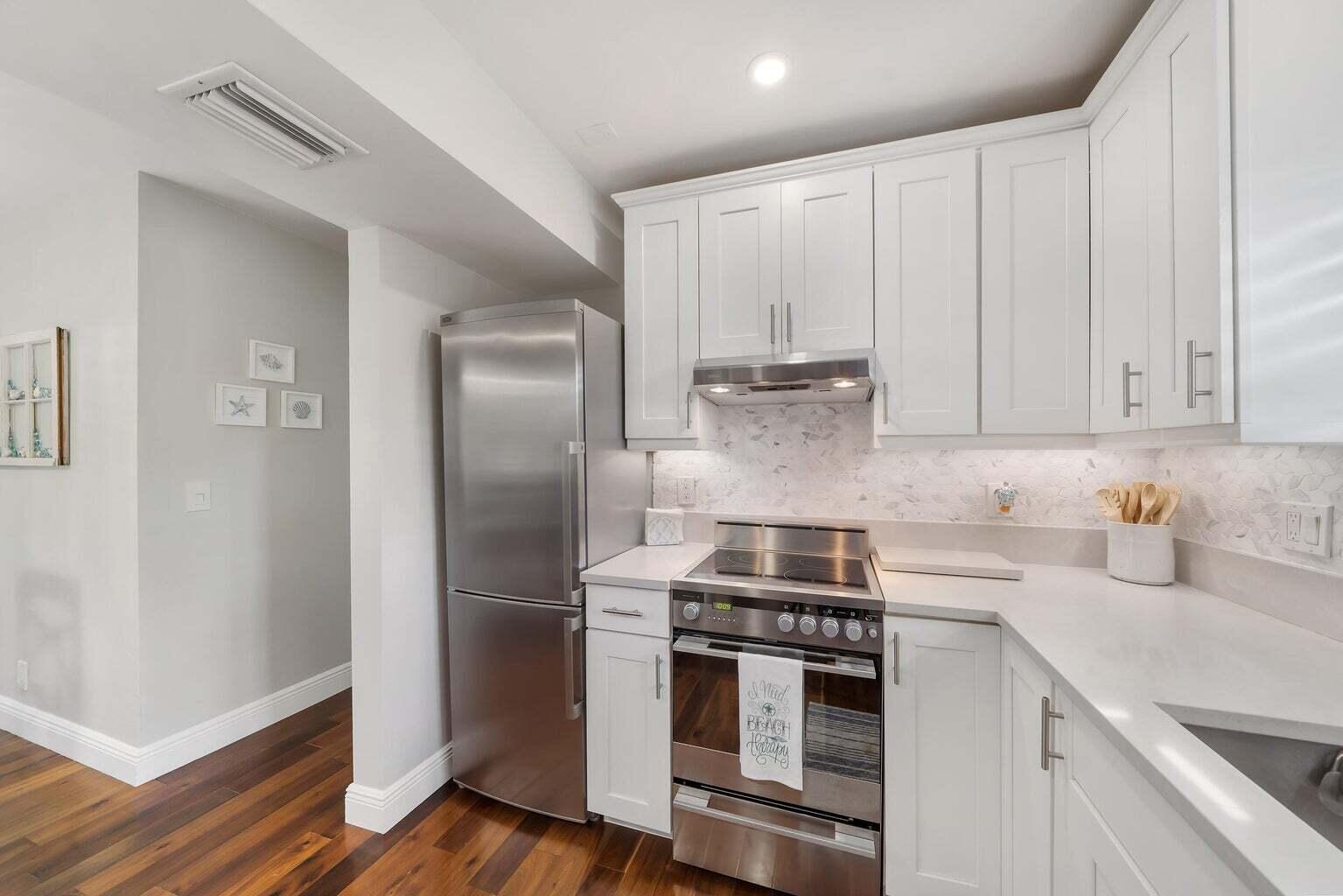100 Venetian Drive 1