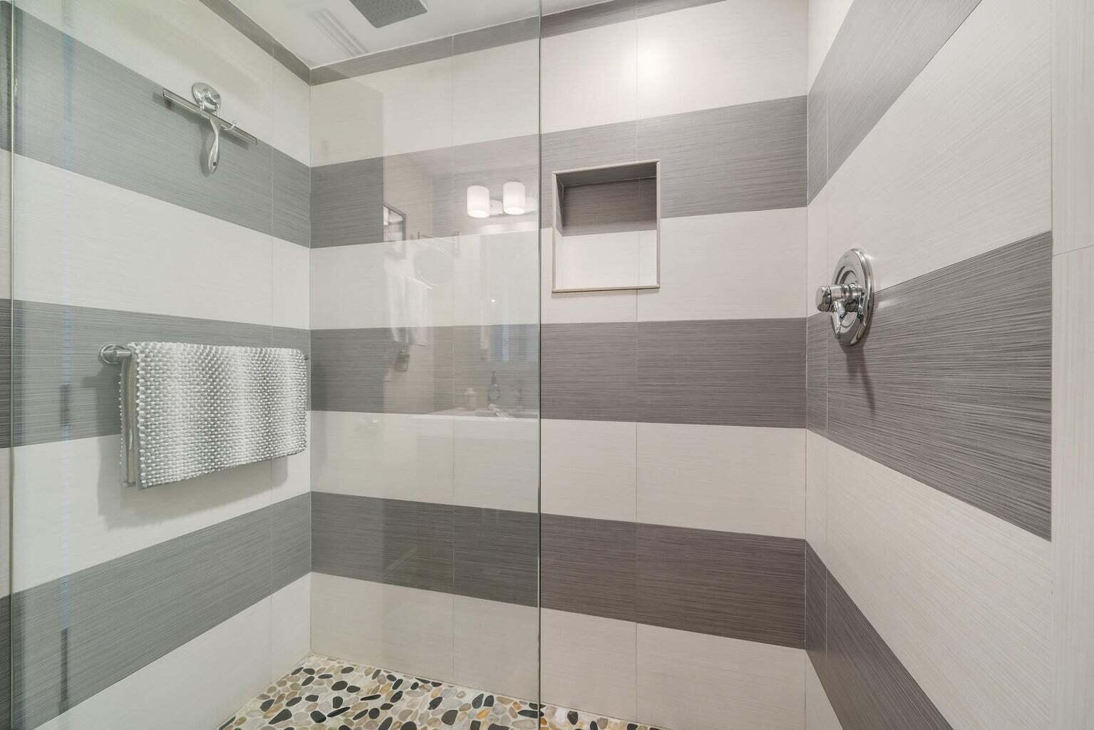 100 Venetian Drive 1