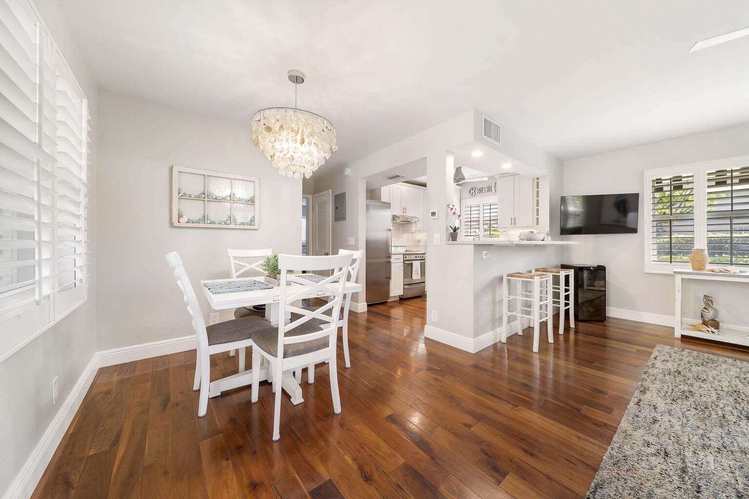 100 Venetian Drive 1