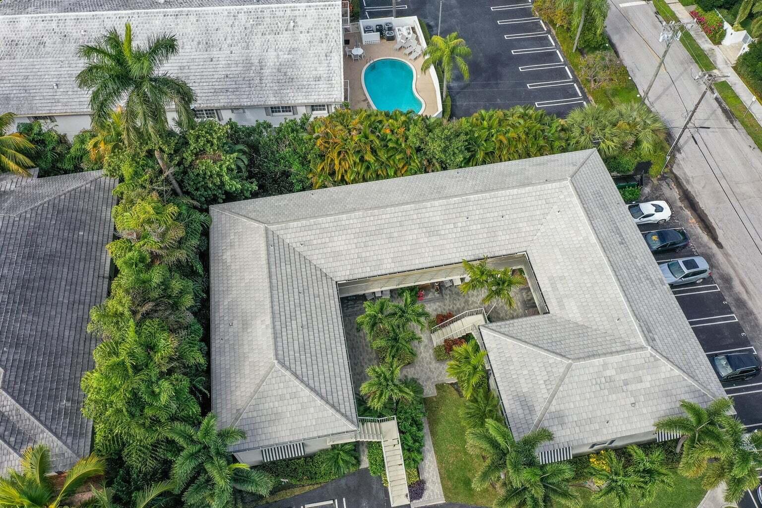 100 Venetian Drive 1