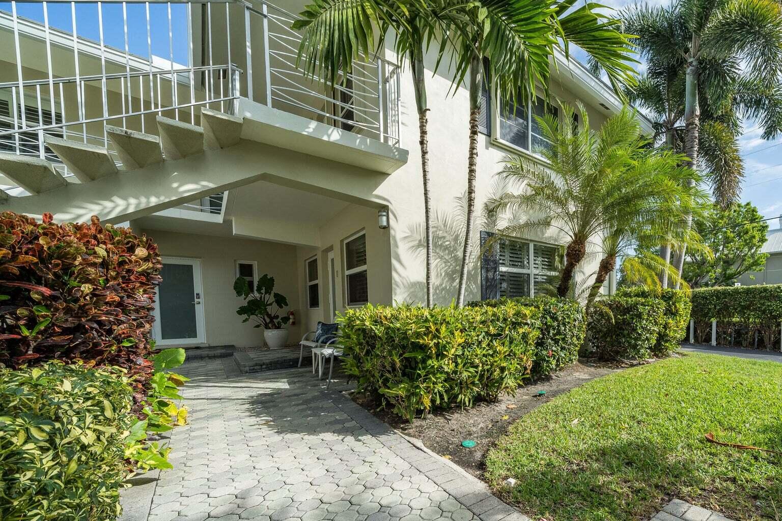 100 Venetian Drive 1