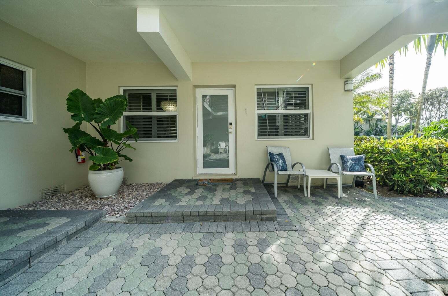 100 Venetian Drive 1