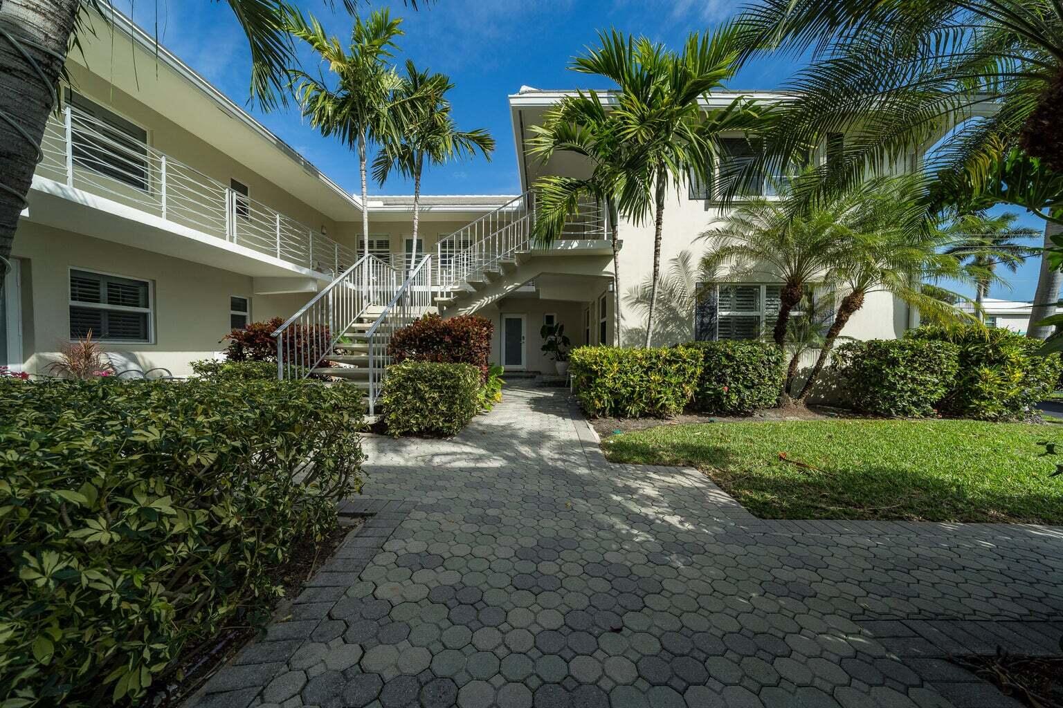 100 Venetian Drive 1