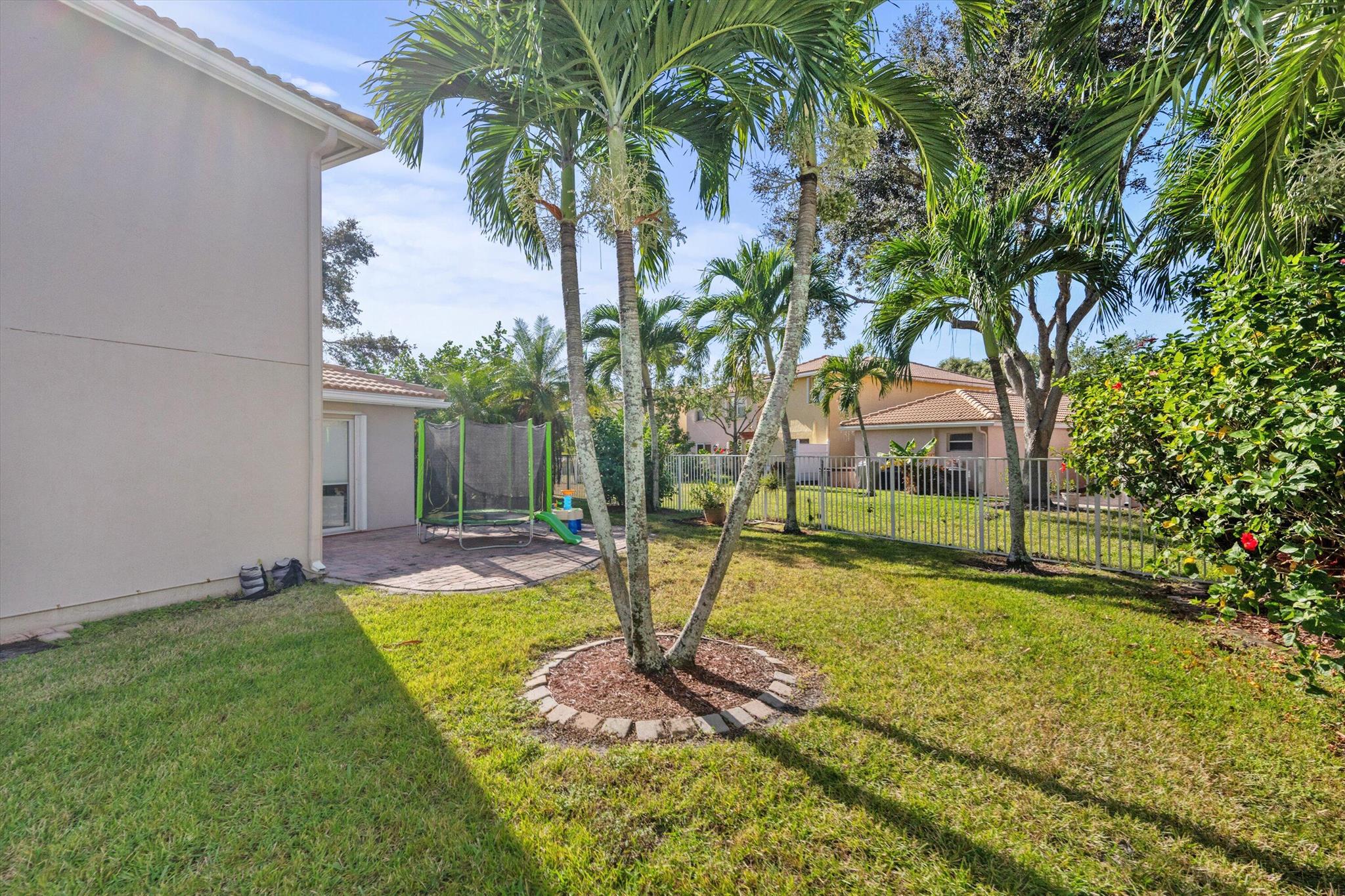 3464 Commodore Court