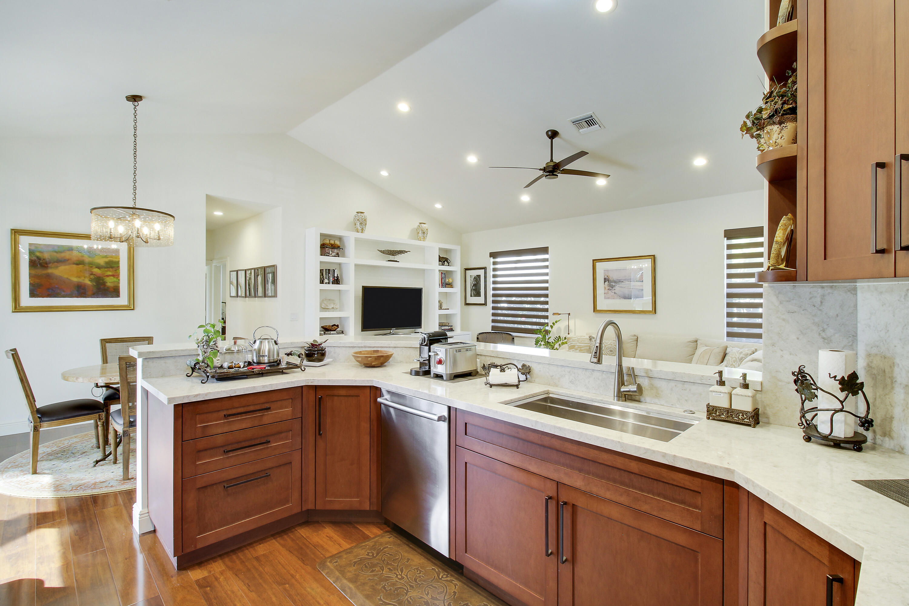 7618 La Corniche Circle