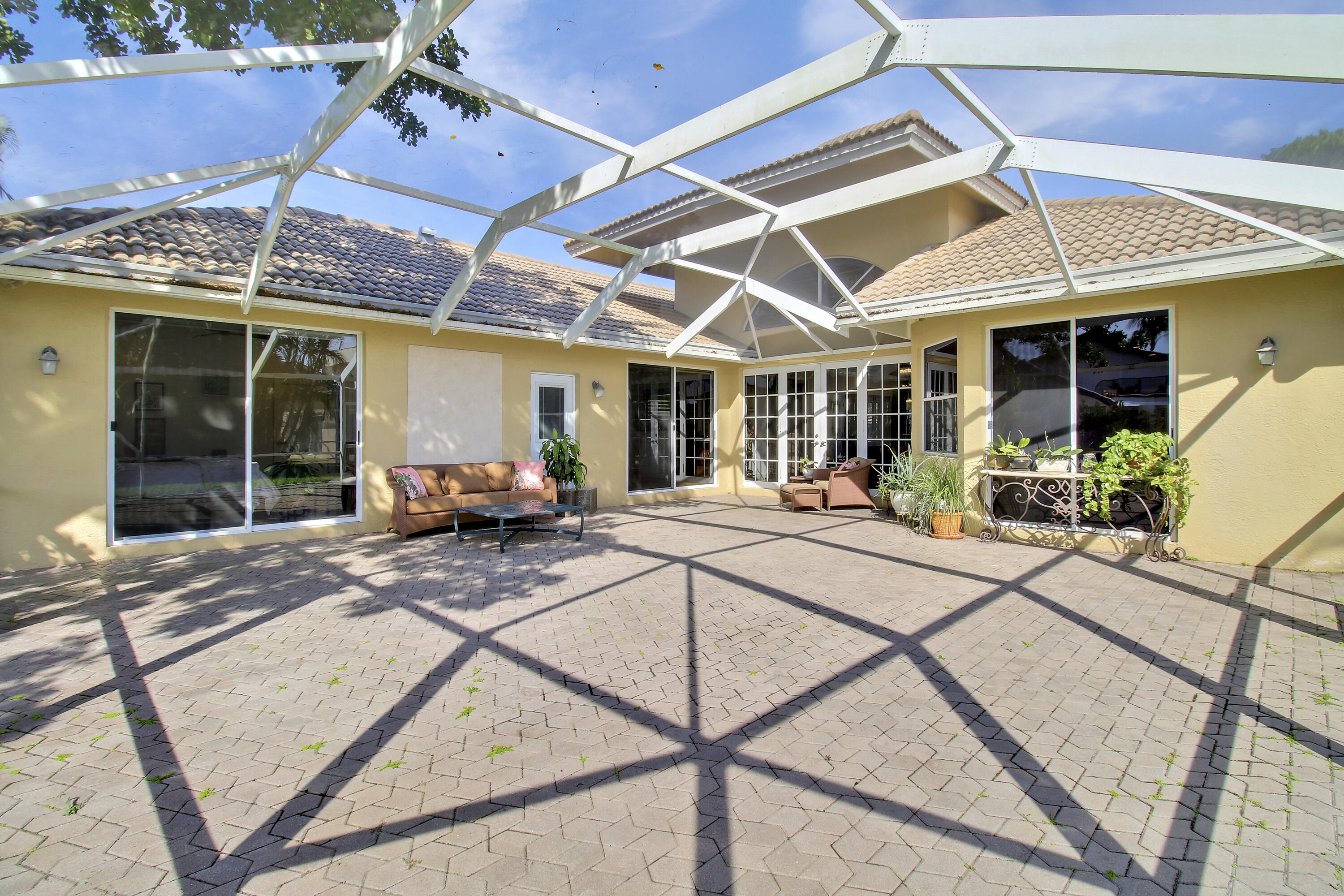 7618 La Corniche Circle