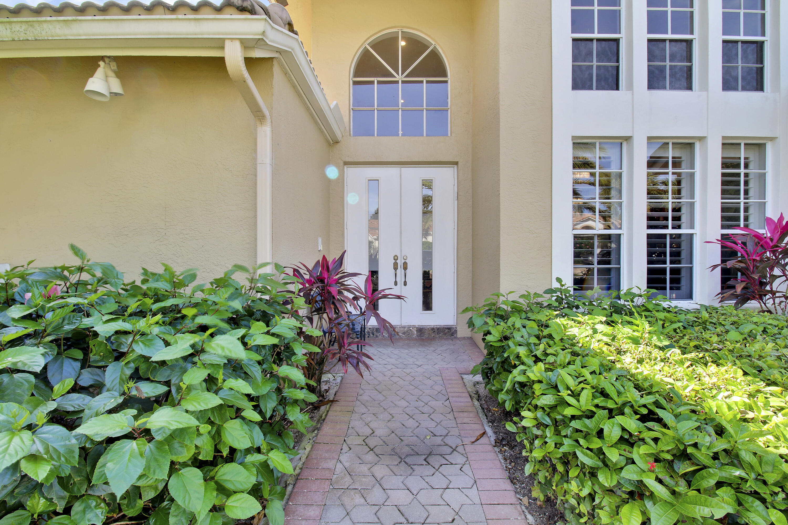 7618 La Corniche Circle