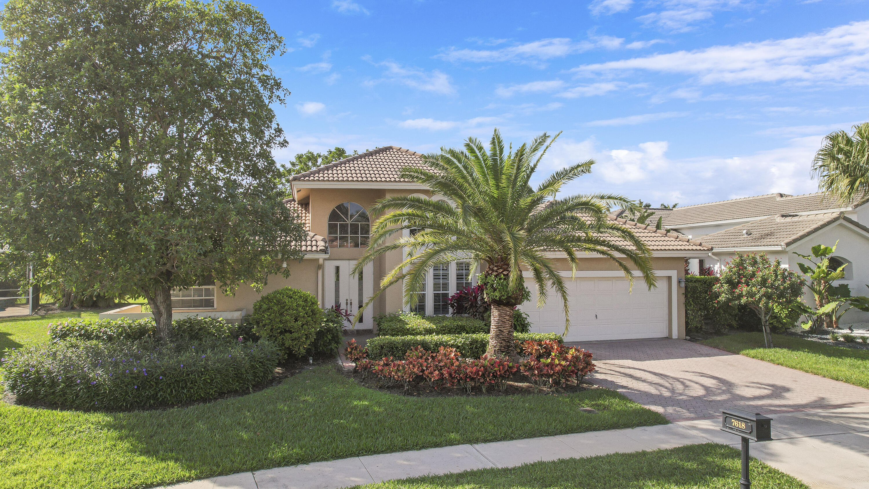 7618 La Corniche Circle
