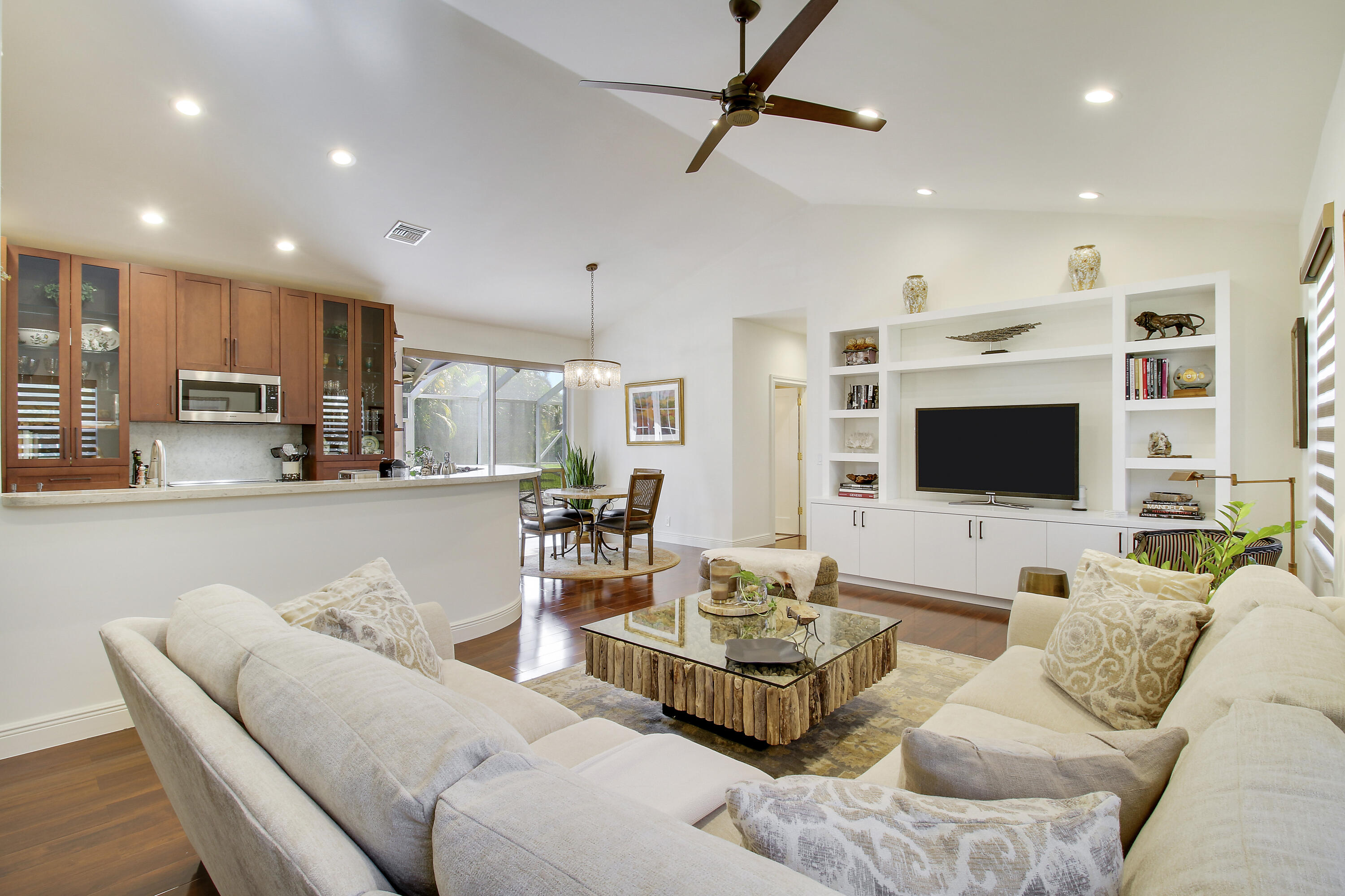 7618 La Corniche Circle
