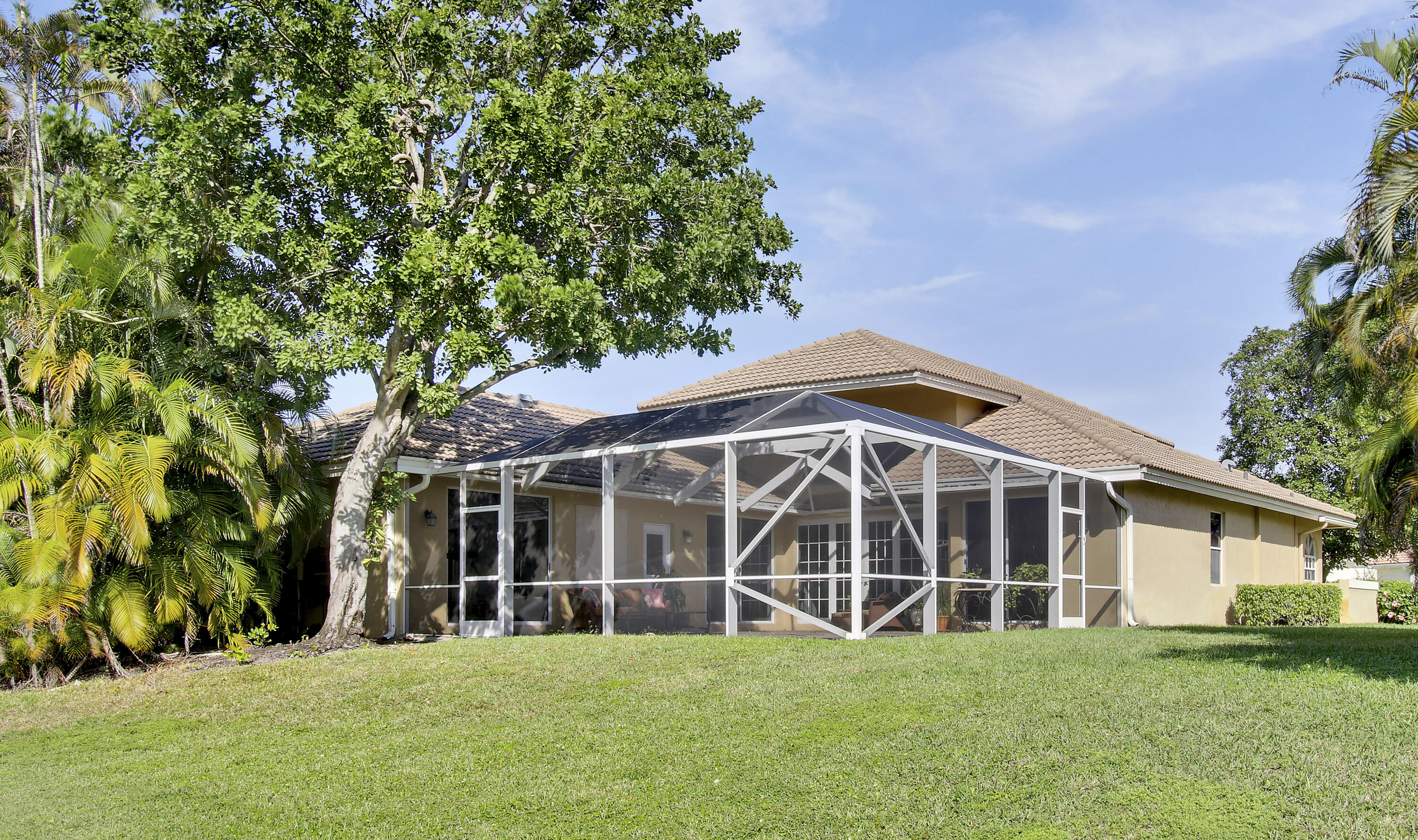 7618 La Corniche Circle