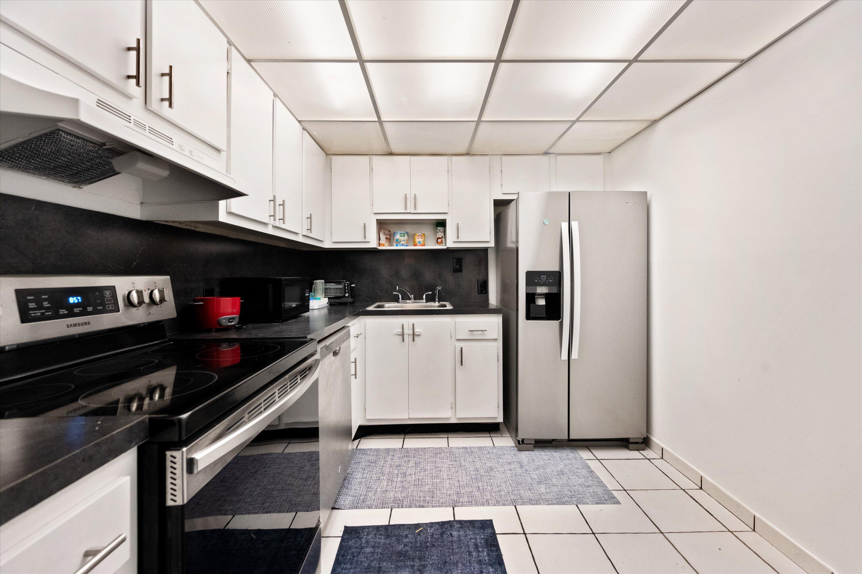 100 Bayview Drive 423