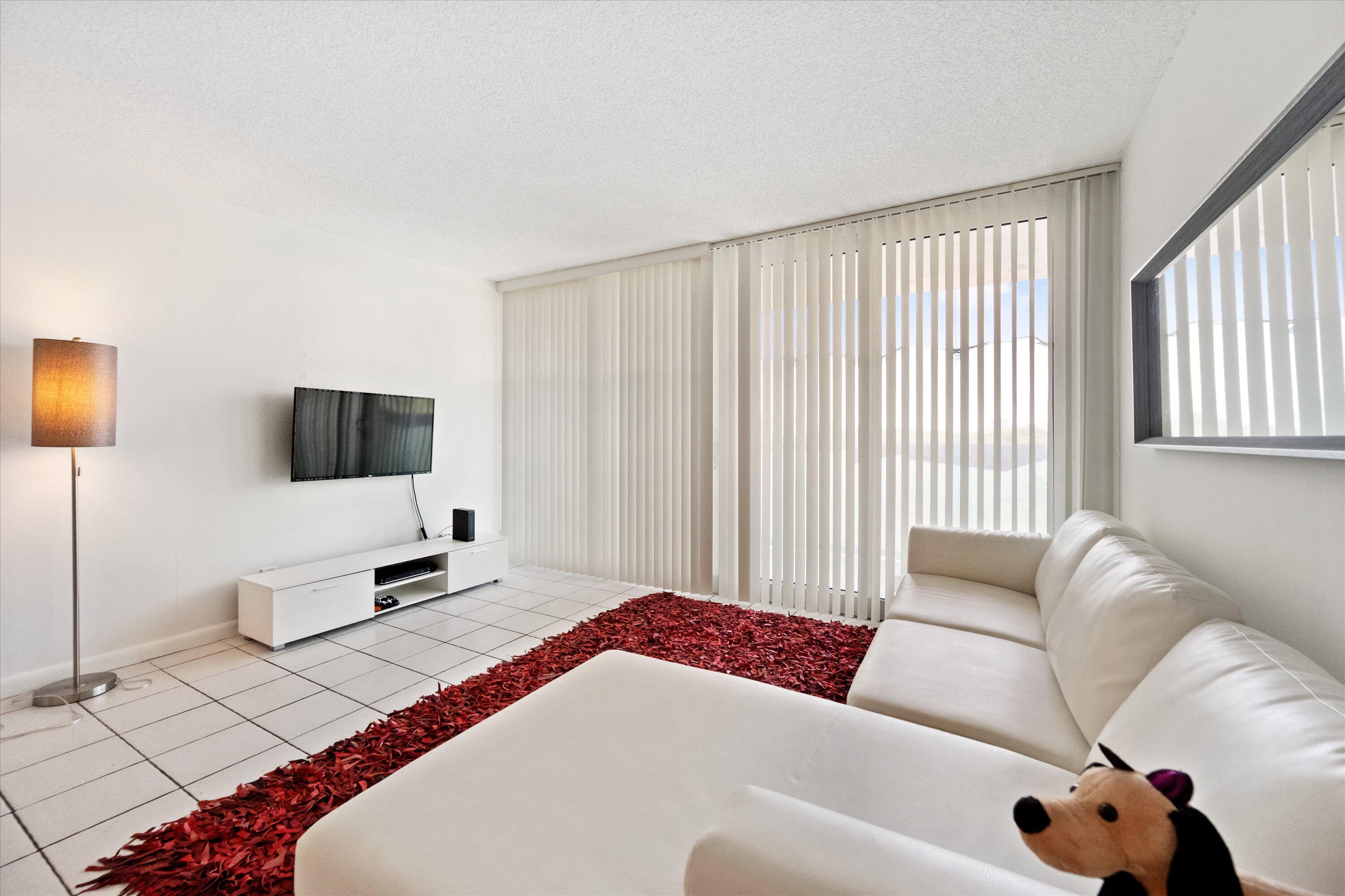 100 Bayview Drive 423