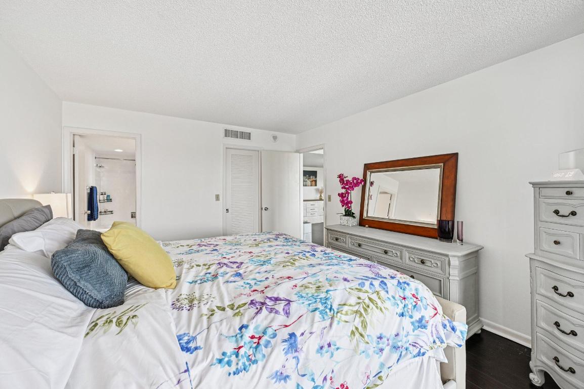 2400 Presidential Way 302