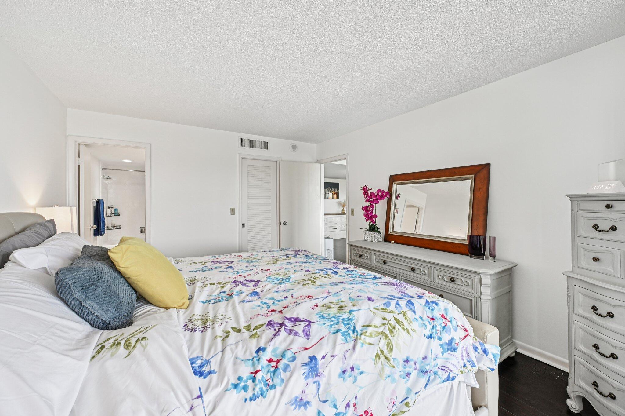 2400 Presidential Way 302