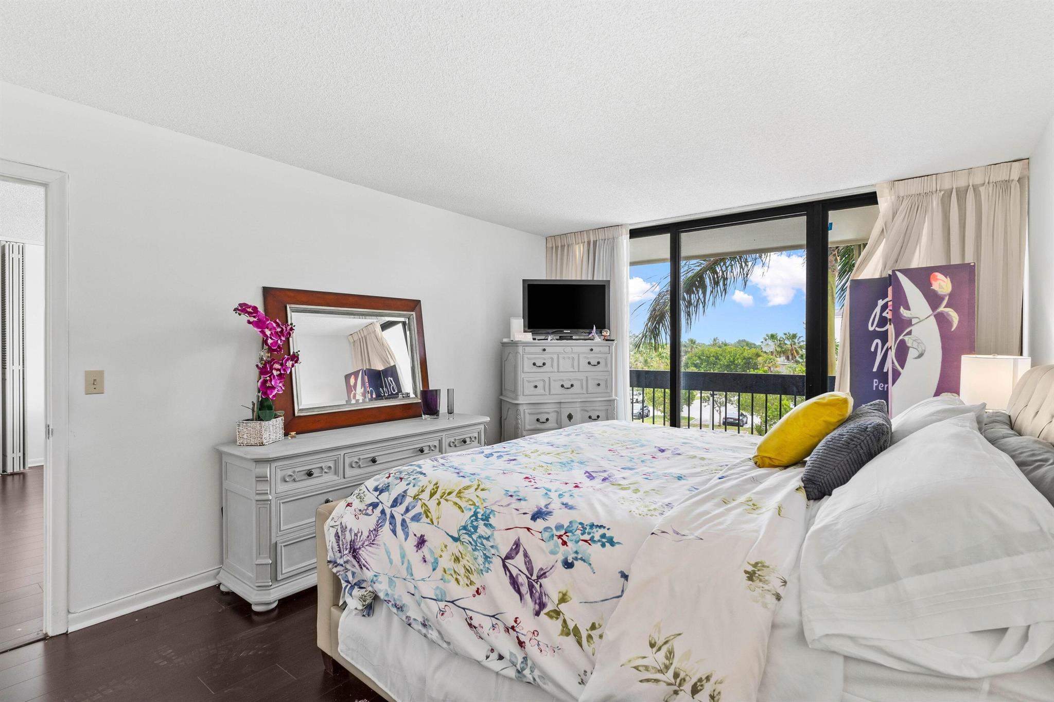 2400 Presidential Way 302