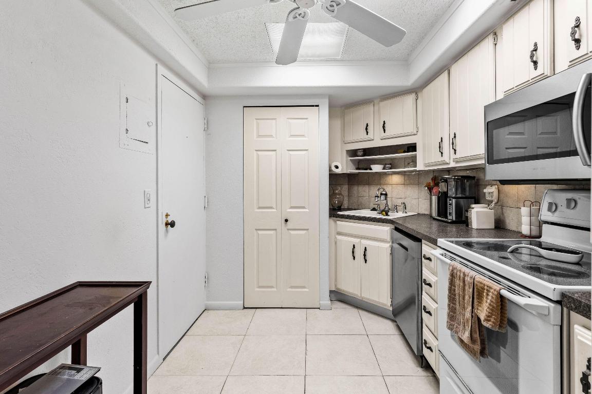 2400 Presidential Way 302