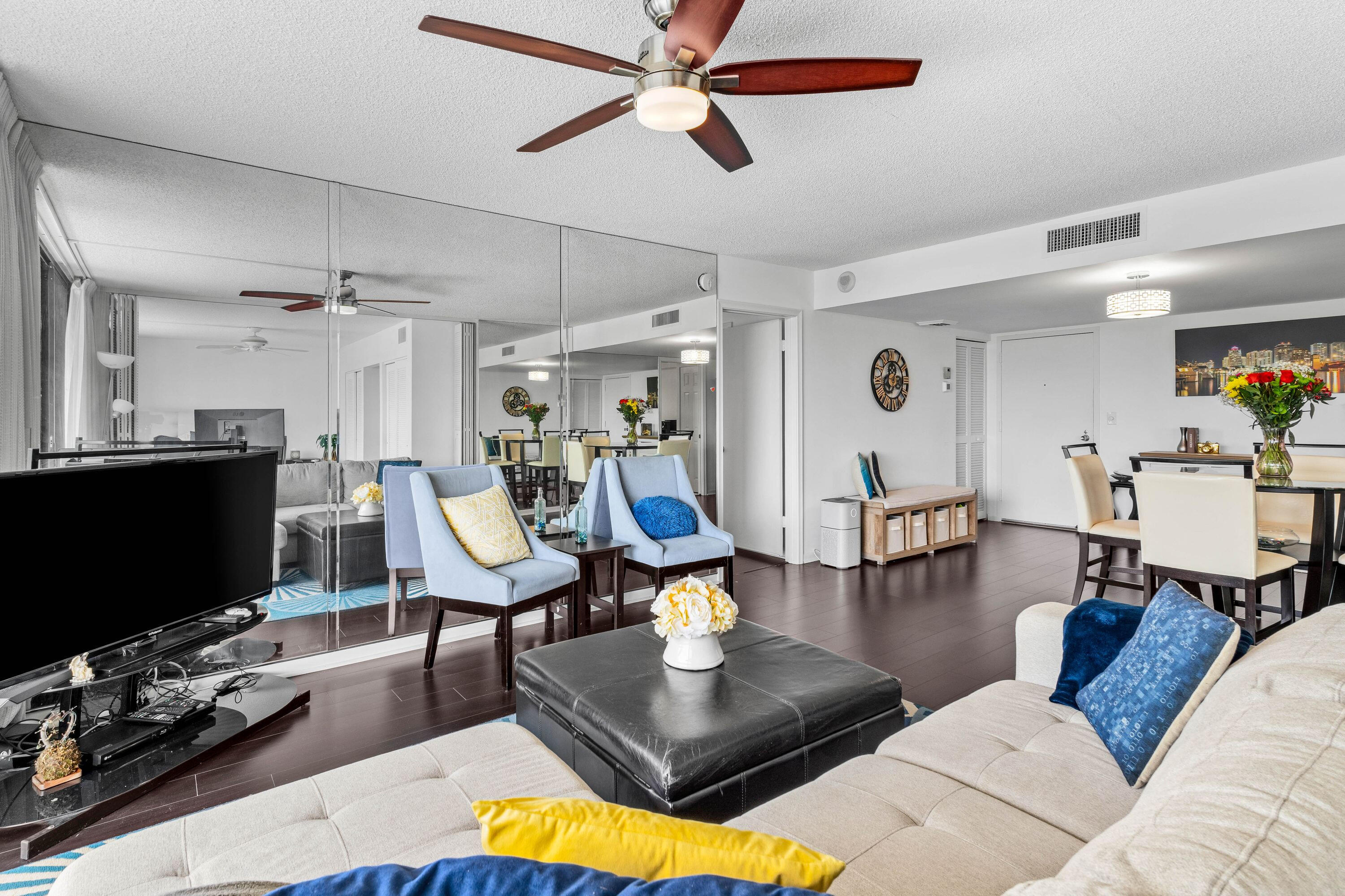 2400 Presidential Way 302