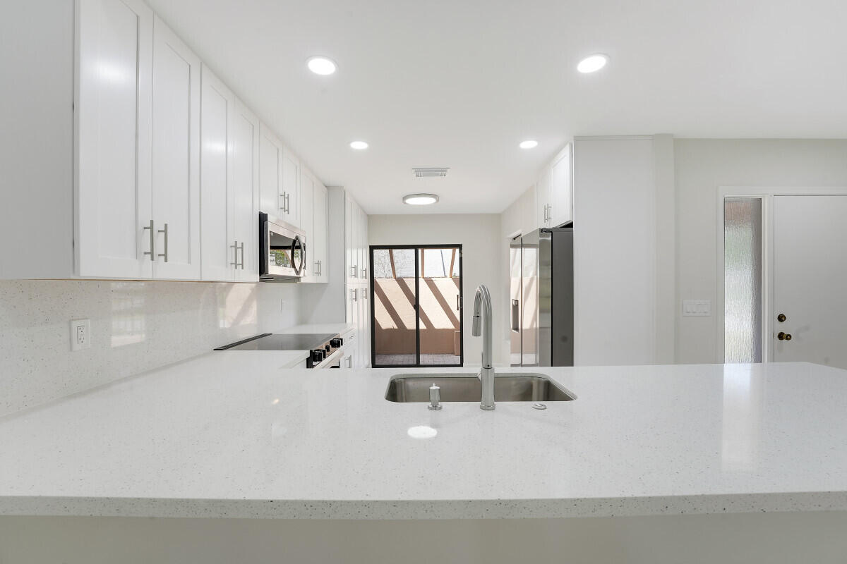 10940 Lake Front Place