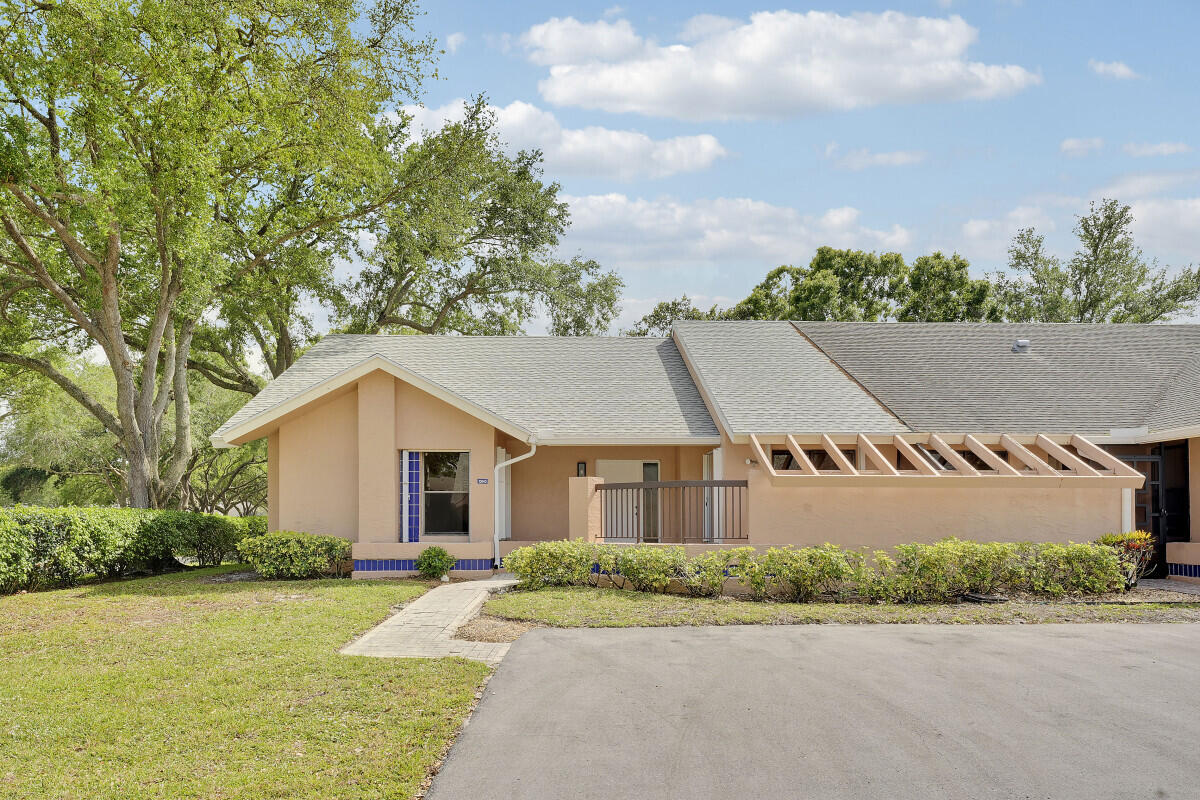 10940 Lake Front Place