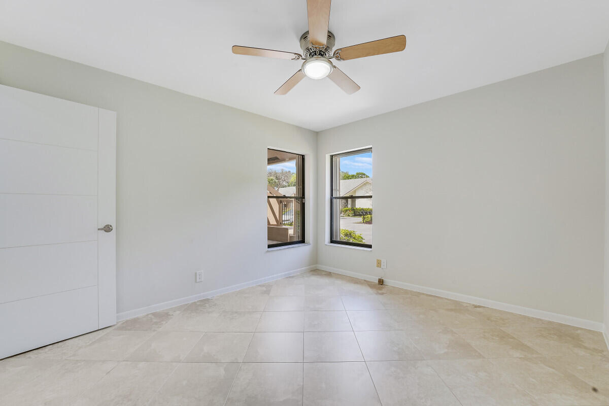 10940 Lake Front Place