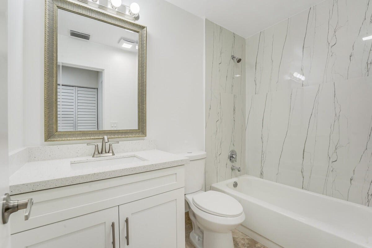 10940 Lake Front Place