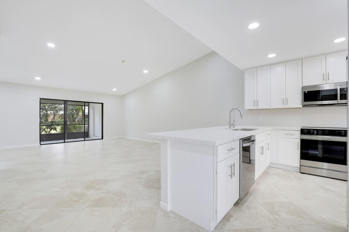 10940 Lake Front Place