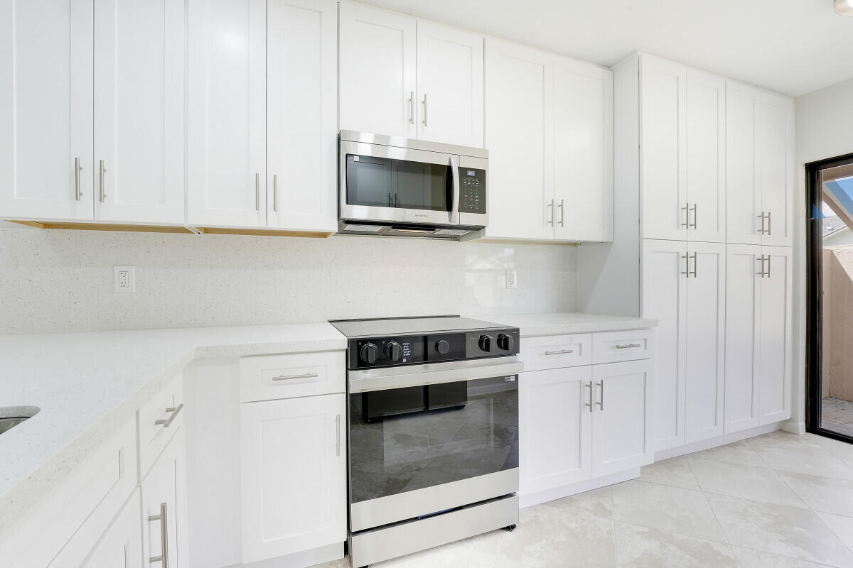 10940 Lake Front Place