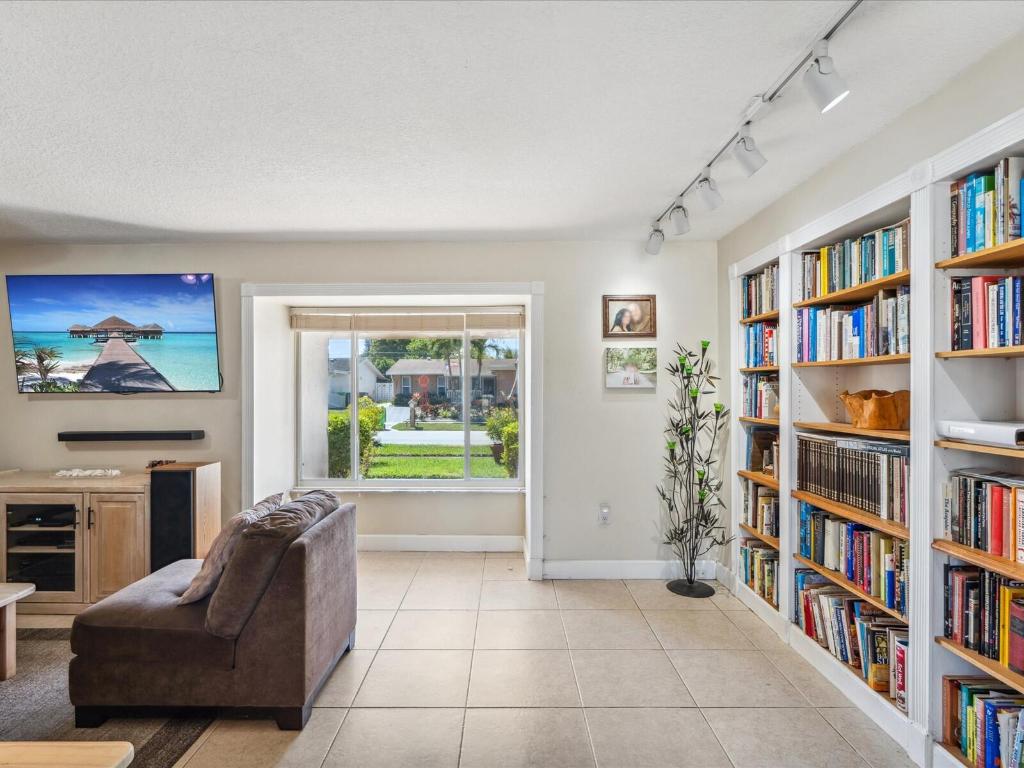 11455 NW 41st Street