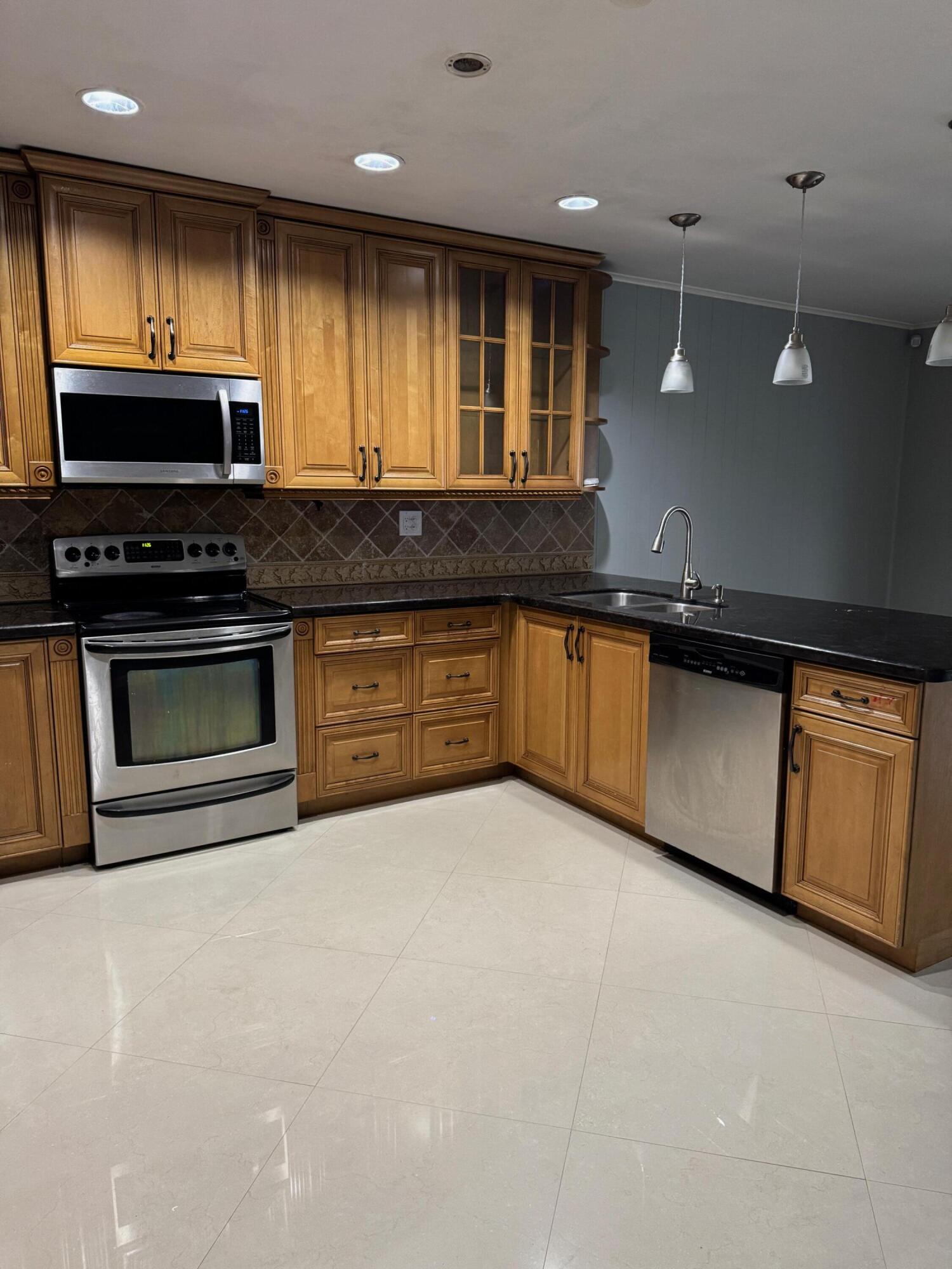 11050 NW 36th Street 1-2