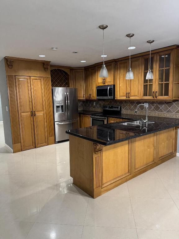 11050 NW 36th Street 1-2