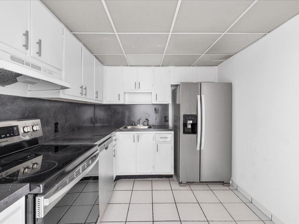 100 Bayview Drive 423