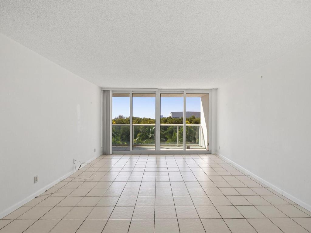 100 Bayview Drive 423