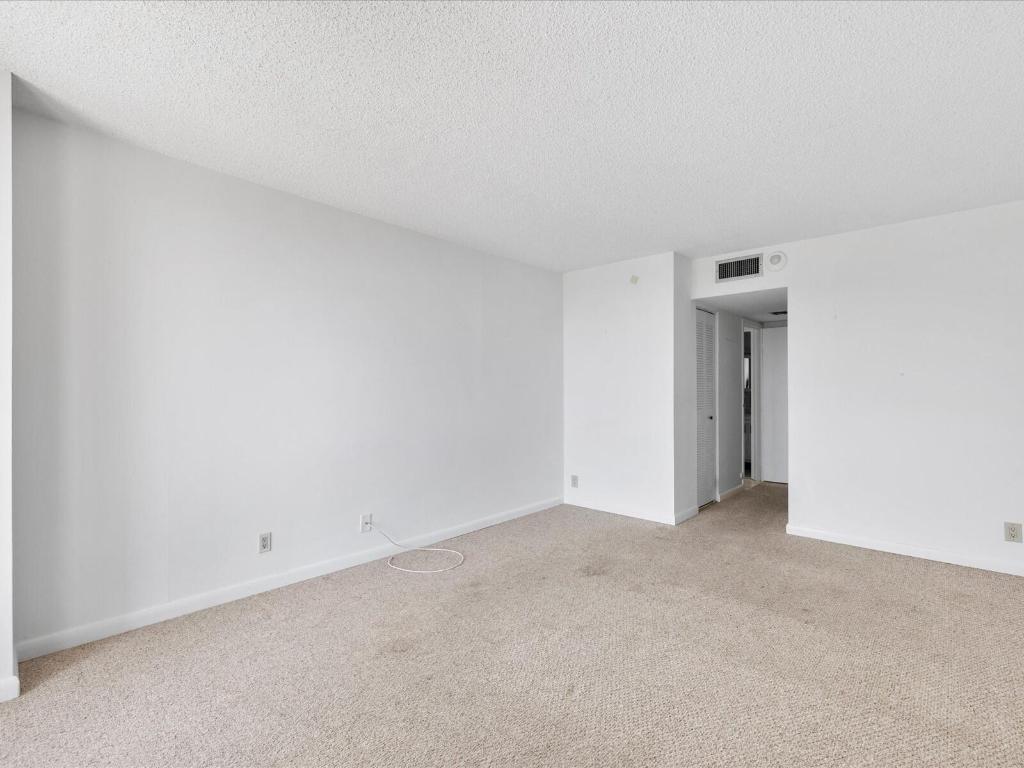 100 Bayview Drive 423