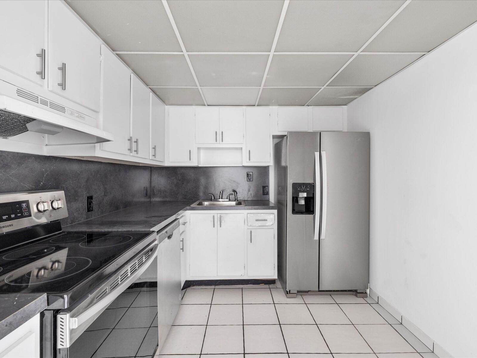 100 Bayview Drive 423