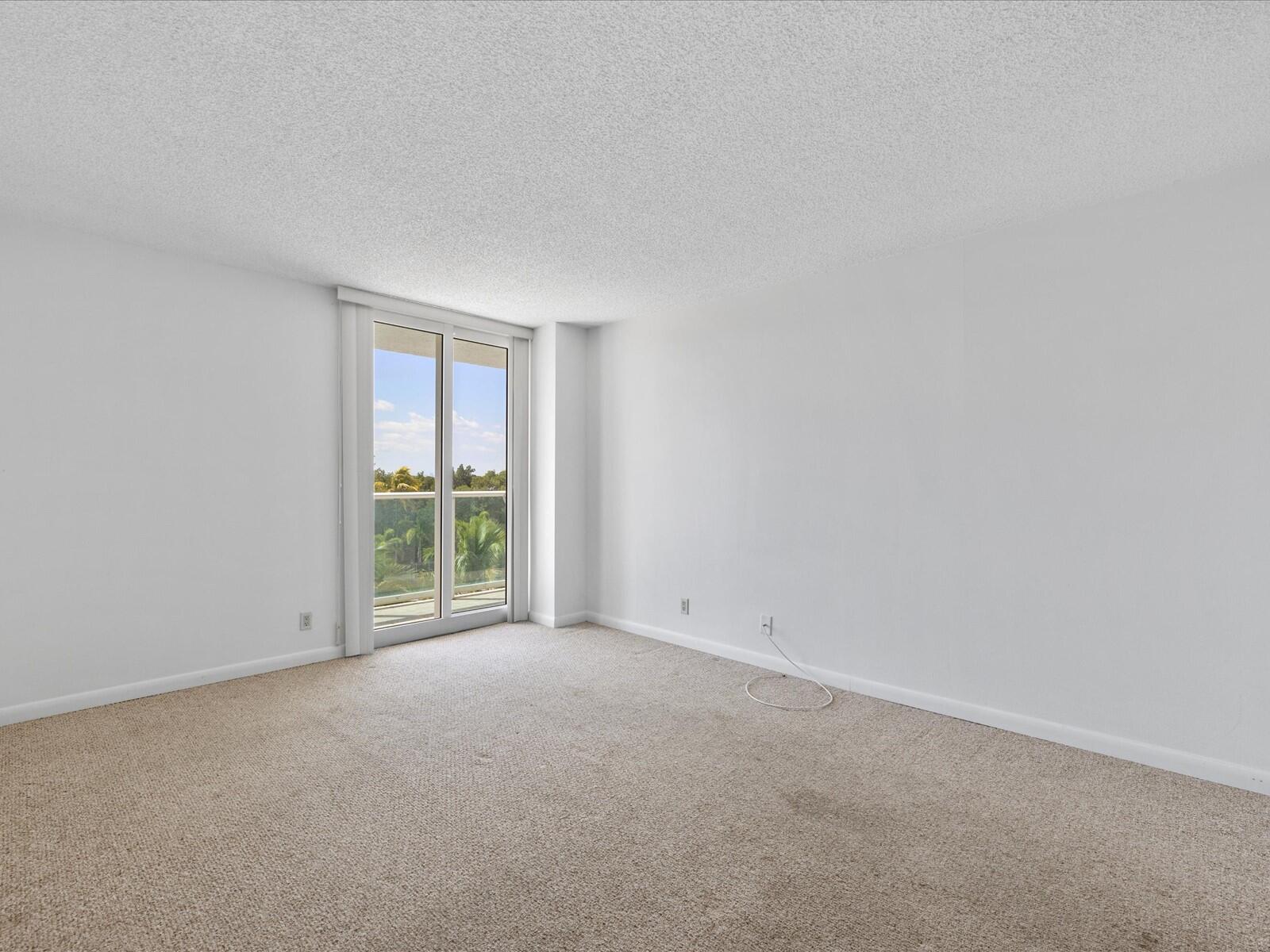 100 Bayview Drive 423