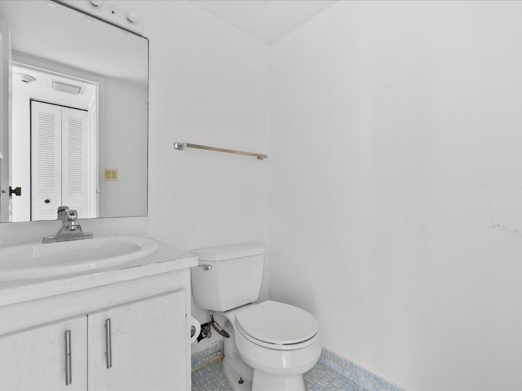 100 Bayview Drive 423