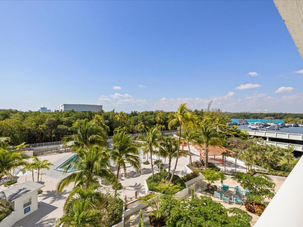 100 Bayview Drive 423