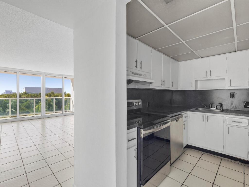 100 Bayview Drive 423