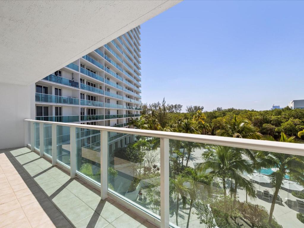 100 Bayview Drive 423