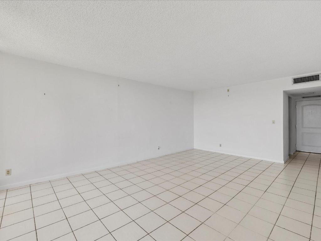 100 Bayview Drive 423