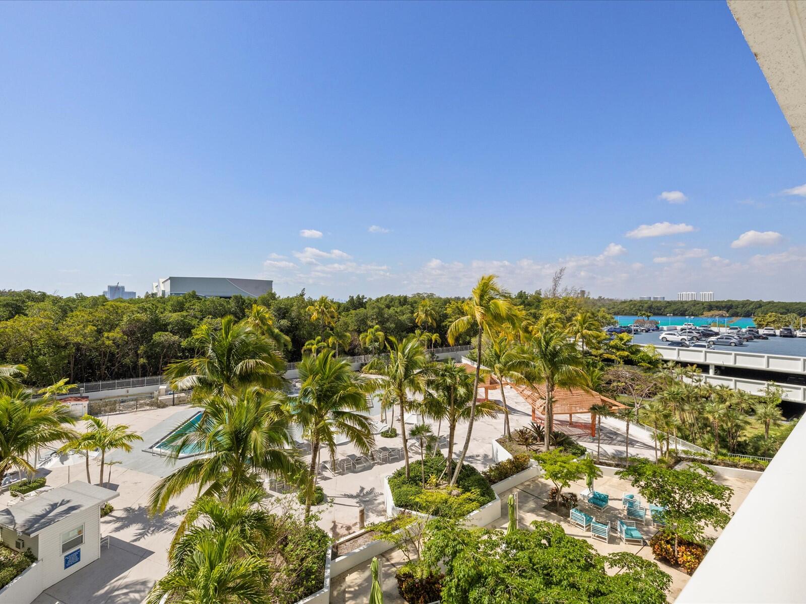 100 Bayview Drive 423